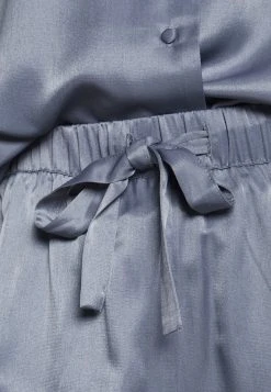 Esprit Damen SHINY SHORTSLEEVE WITH SHORTS - Nachtwäsche Set - Grey/blue -Esprit Verkäufe 2024 47a70171b6284938a5a9f731c9419912