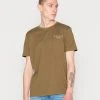 Esprit Herren T-Shirt Basic - Dark Khaki 1 Esprit Herren T-Shirt Basic - Dark Khaki -Esprit Verkäufe 2024 6e154c47b33f47e6b5ea34a0be906ff2