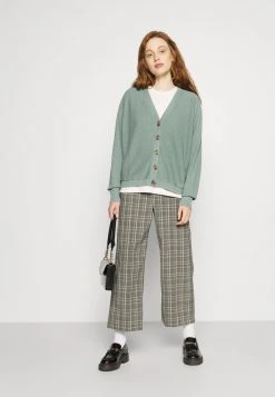 Esprit Damen CORE CARDIGAN - Strickjacke - Dusty Green 9 Esprit Damen CORE CARDIGAN - Strickjacke - Dusty Green -Esprit Verkäufe 2024 71c6fbfaf2b44a1f9d17fc5830dc42f7