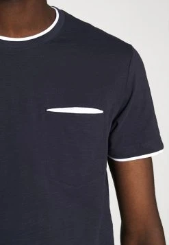 Esprit Herren T-Shirt Basic - Navy 15 Esprit Herren T-Shirt Basic - Navy -Esprit Verkäufe 2024 754da05e61924a58976205e1d57d533e