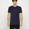 Esprit NEBU DYE - T-Shirt Basic - Navy | Herren 2 Esprit NEBU DYE - T-Shirt Basic - Navy | Herren -Esprit Verkäufe 2024 7a919970af4744d99809891233bb2709
