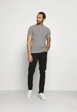 Esprit Herren Poloshirt - Light Grey 9 Esprit Herren Poloshirt - Light Grey -Esprit Verkäufe 2024 7c304710411643d6ae810390cdddf3f1