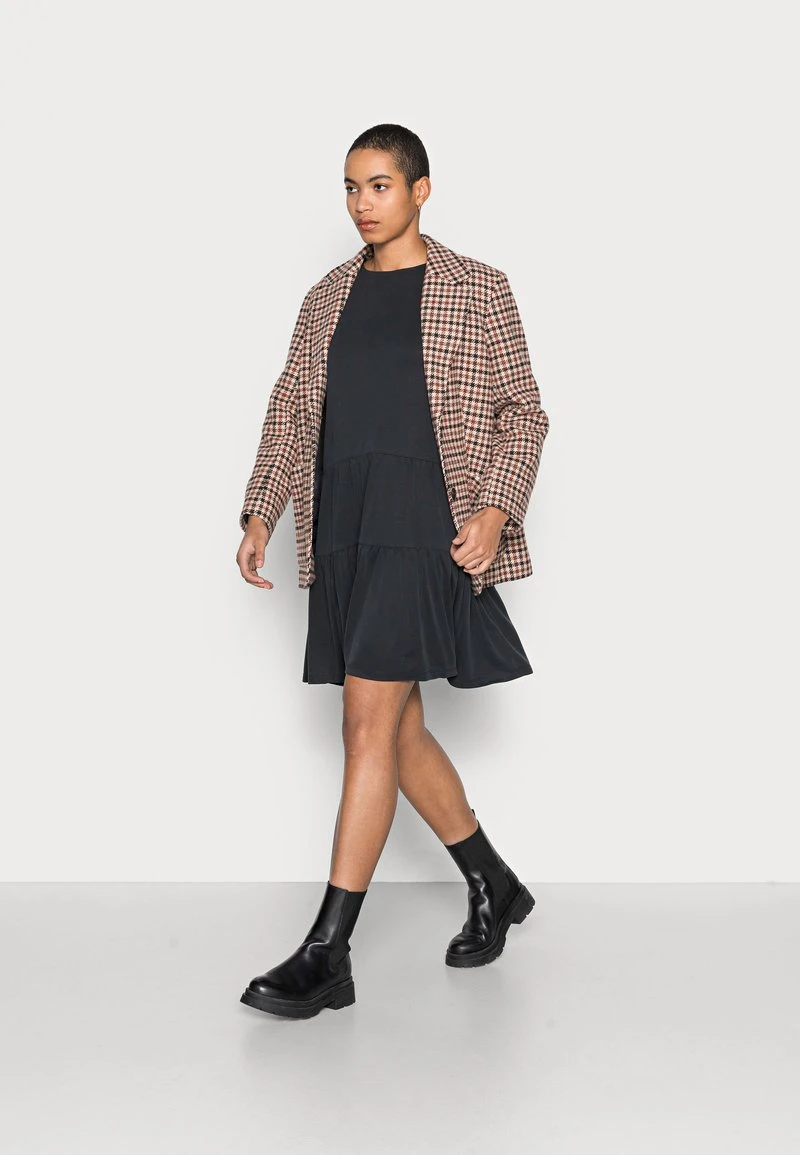 Esprit Damen FAKE DRESS - Jerseykleid - Black 4 Esprit Damen FAKE DRESS - Jerseykleid - Black – Bild 2