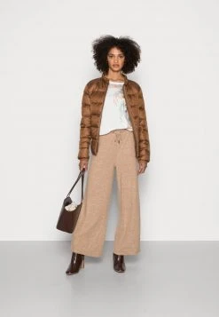 Esprit Verkaufsgeschäft -Esprit Verkäufe 2024 c69b5c59854741f389608fc631b8a9ce