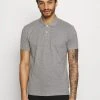 Esprit Herren Poloshirt - Light Grey -Esprit Verkäufe 2024 d0c4ce3709164e599c26740a172ed781