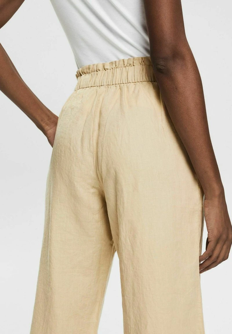 Esprit Damen MIT VERKÜRZTEM BEIN - Stoffhose - Sand 7 Esprit Damen MIT VERKÜRZTEM BEIN - Stoffhose - Sand – Bild 5