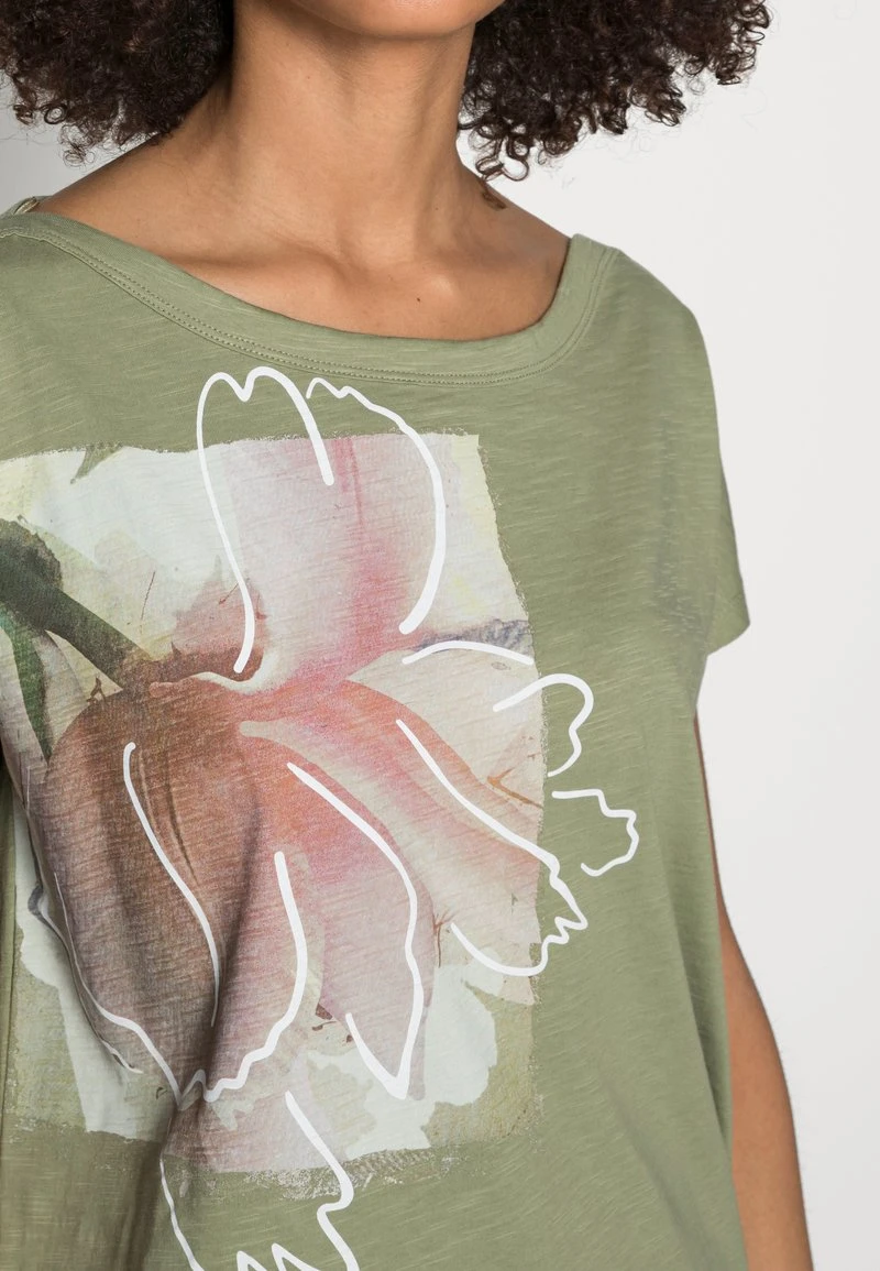 Esprit Damen BOAT NECK - T-Shirt Print - Light Khaki 7 Esprit Damen BOAT NECK - T-Shirt Print - Light Khaki – Bild 5